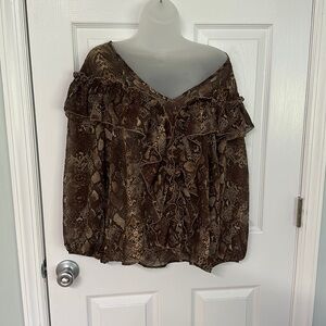 NY&COMPANY snake skin print blouse. L NWT.